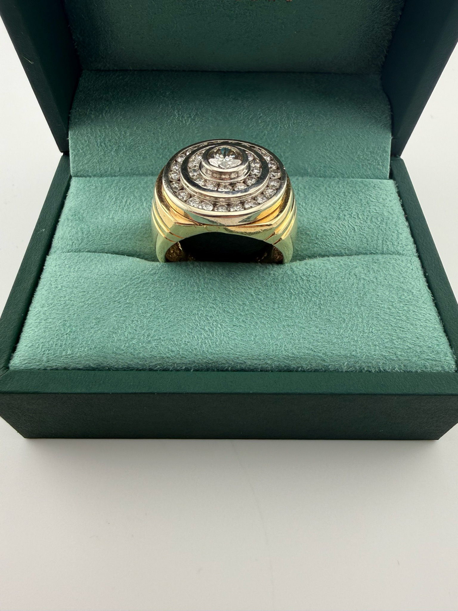 14k Yellow Gold Circular Diamond Ring