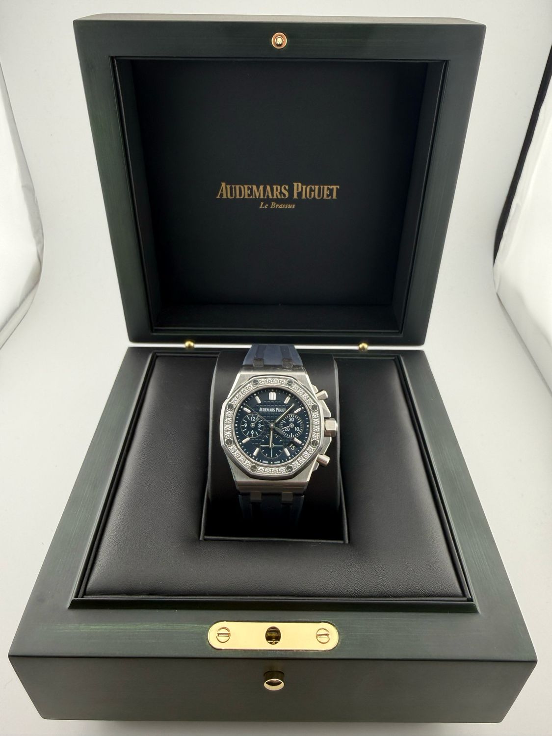 Audemars Piguet 37mm Royal Oak Offshore (ref: 26231st)
