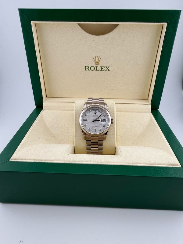 2002 Rolex Daydate 36mm 18K Yellow Gold (ref: 118209)