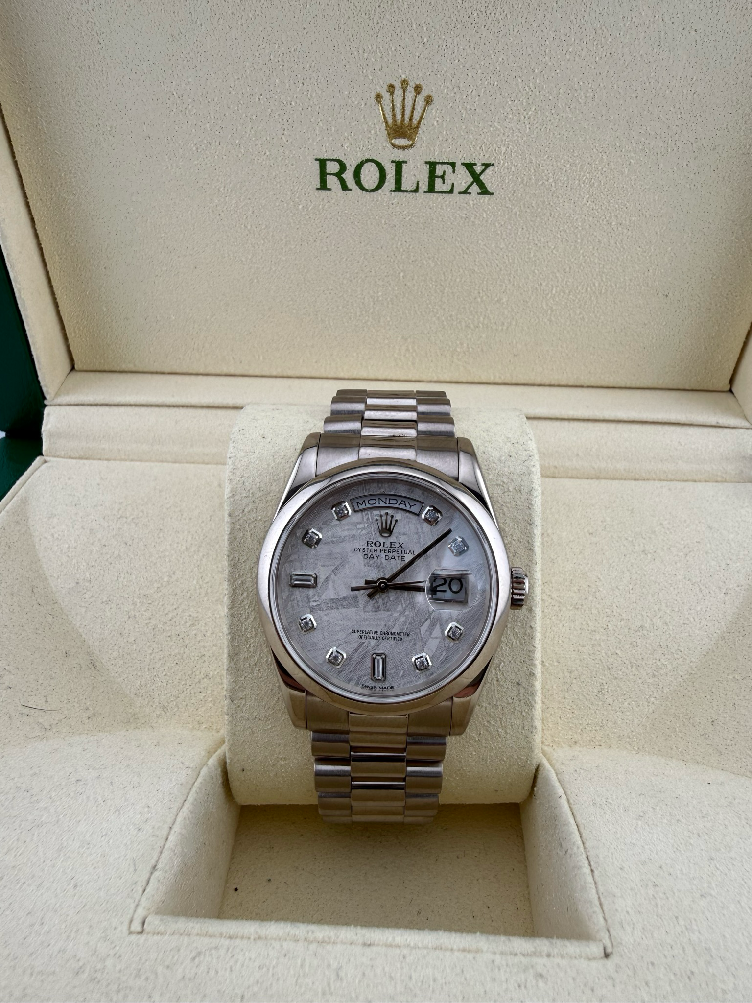 2002 Rolex Daydate 36mm 18K Yellow Gold (ref: 118209)