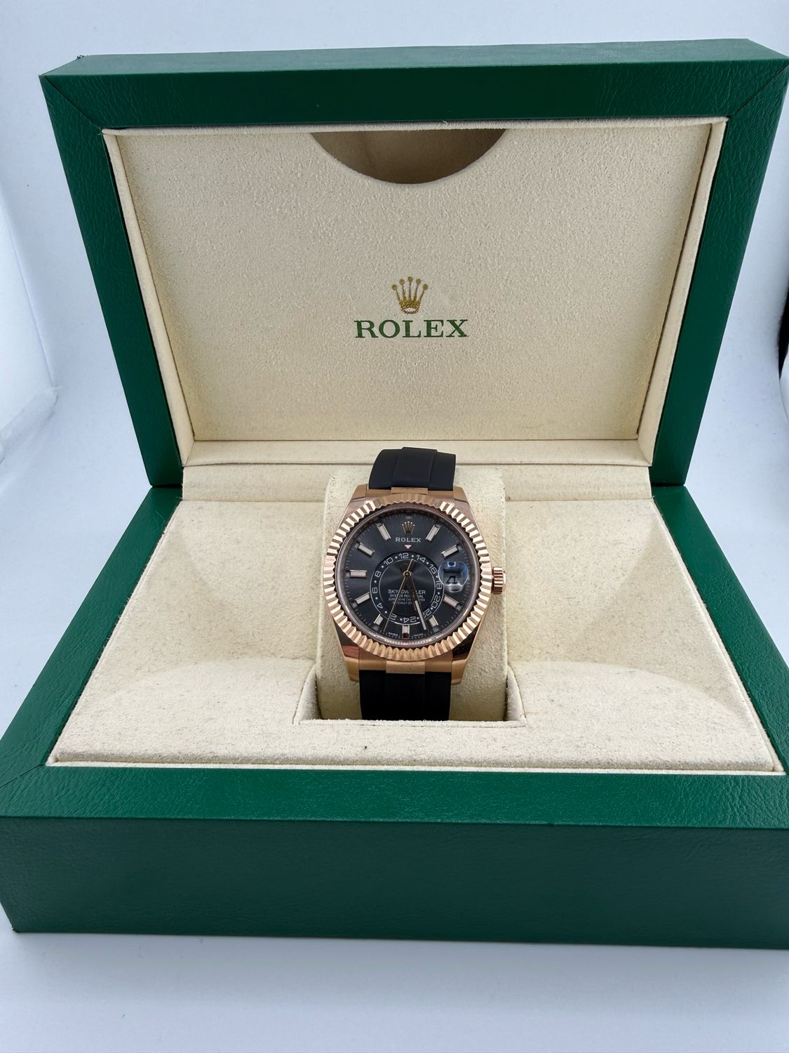 Rolex Sky-Dweller Rose Gold (ref: 326235)