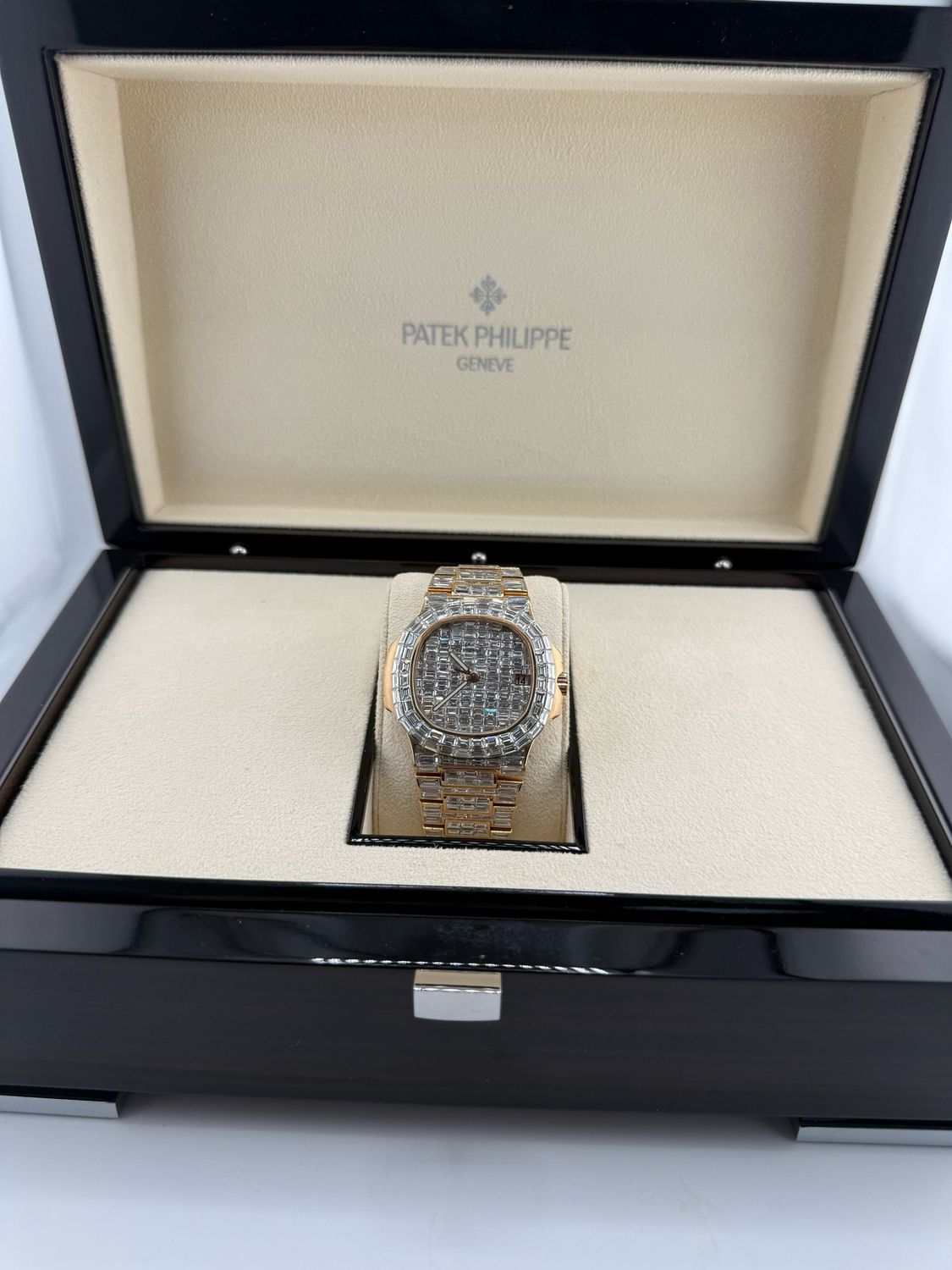 Patek Philippe Nautilus Rose Gold (ref: 5711)