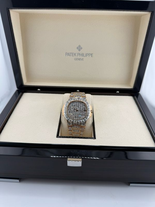 Patek Philippe Nautilus Rose Gold (ref: 5711) Patek Philippe Nautilus Rose Gold (ref: 5711)