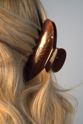 Hier findest du Haarspangen / Haarclips aus hochwertigem Acetat in vielen wunderschönen Designs. Clean Girl, Boss Girl, Rich