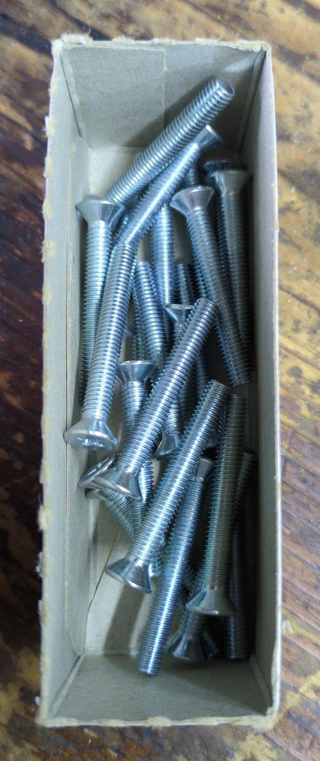 10-32 x 1-1/2 Machine Screw Flat Head