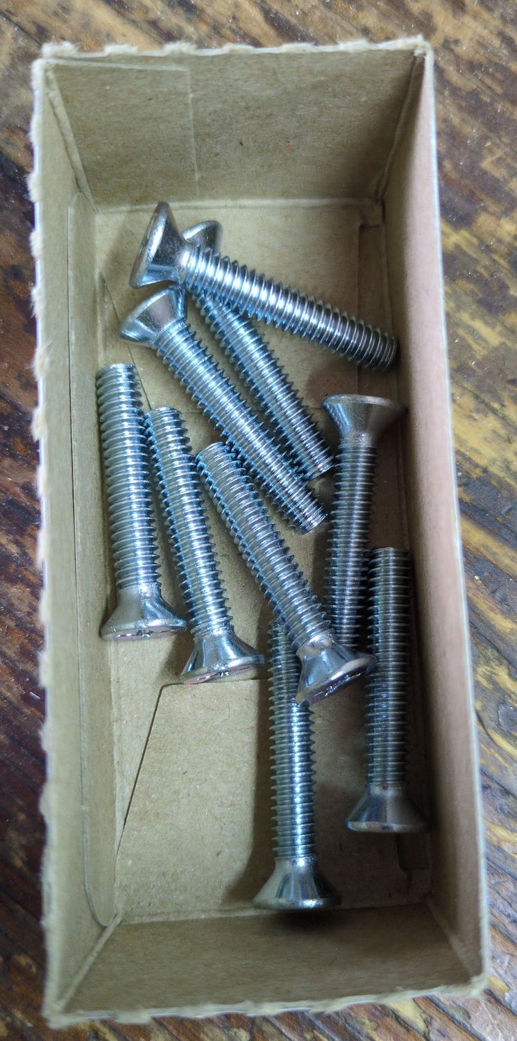 1/4-20 x 1-1/2 Machine Screw Flat Head