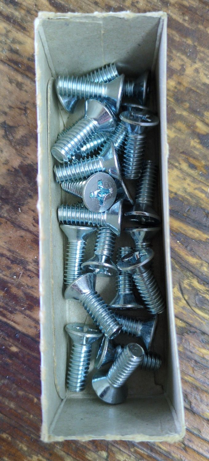 1/4-20 x 3/4 Machine Screw Flat Head
