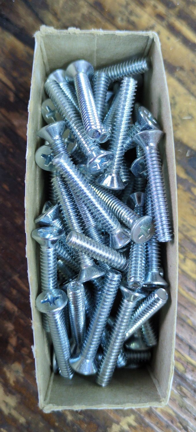 10-24 x 1-1/4 Machine Screw Flat Head