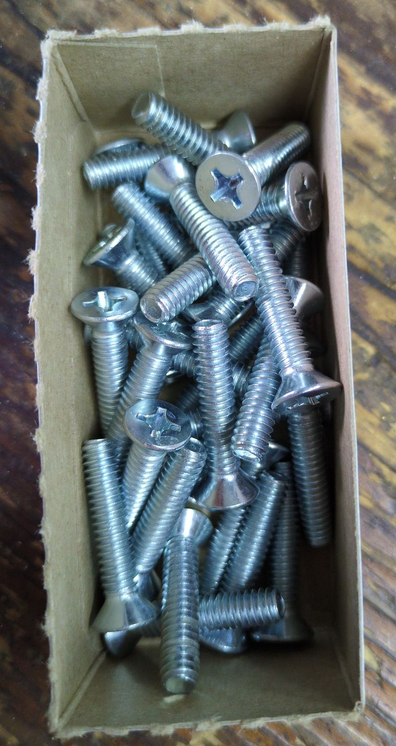 1/4-20 x 1-1/4 Machine Screw Flat Head