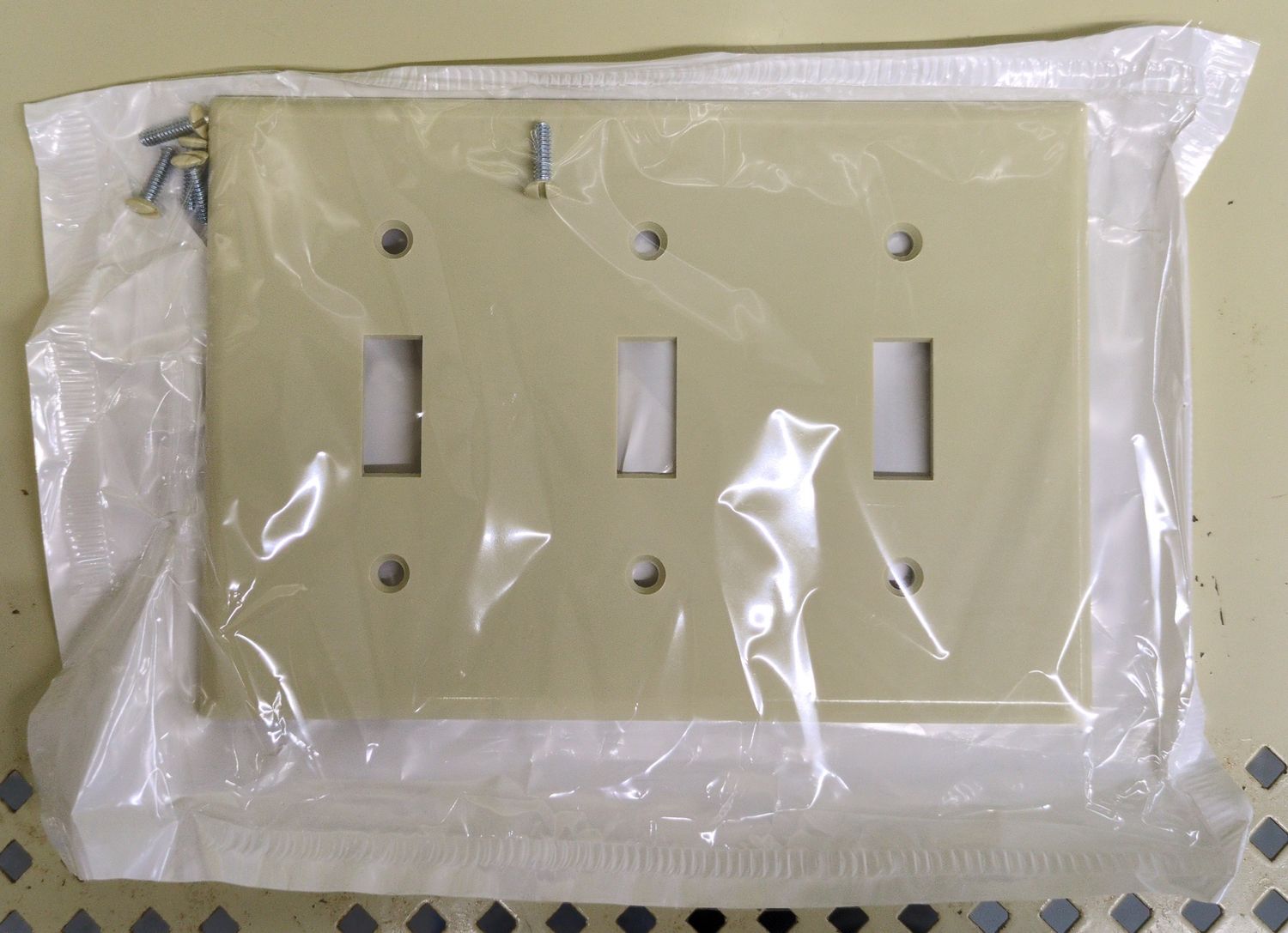 001-86011-000 3 GANG WALLPLATE