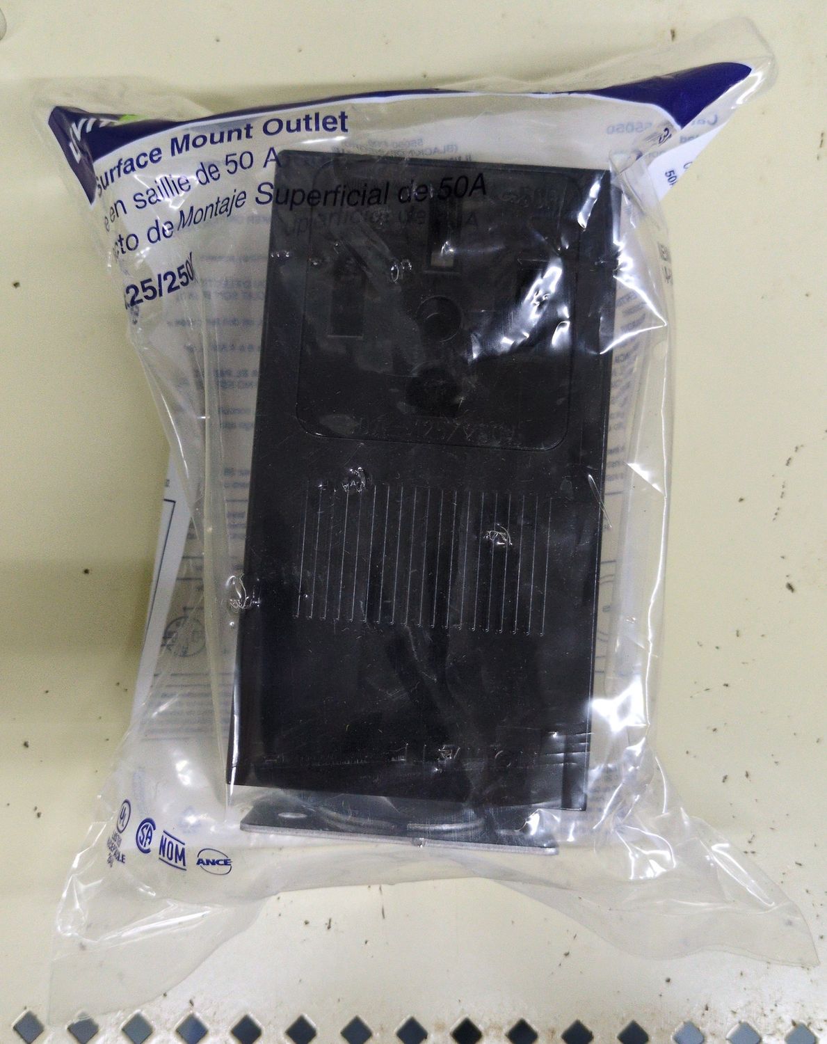 R20-55050-P00 SURFACE MOUNT OUTLET