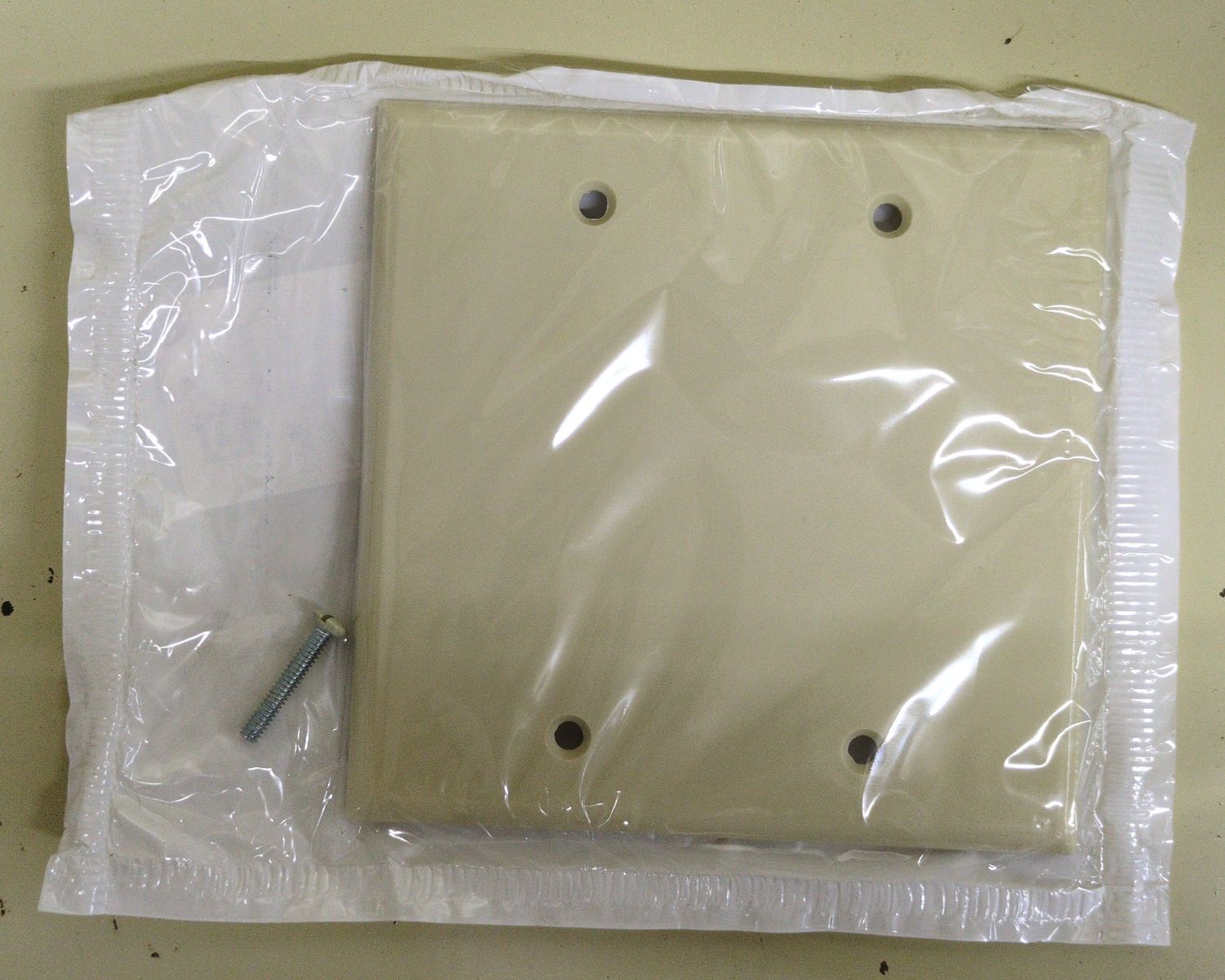001-86025-000 2-GANG BLNK WALLPLATE