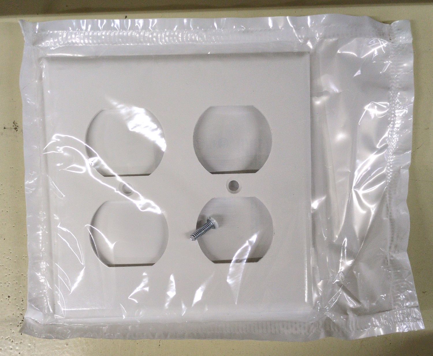 001-88016-000 2G OUTLET WALLPLATE