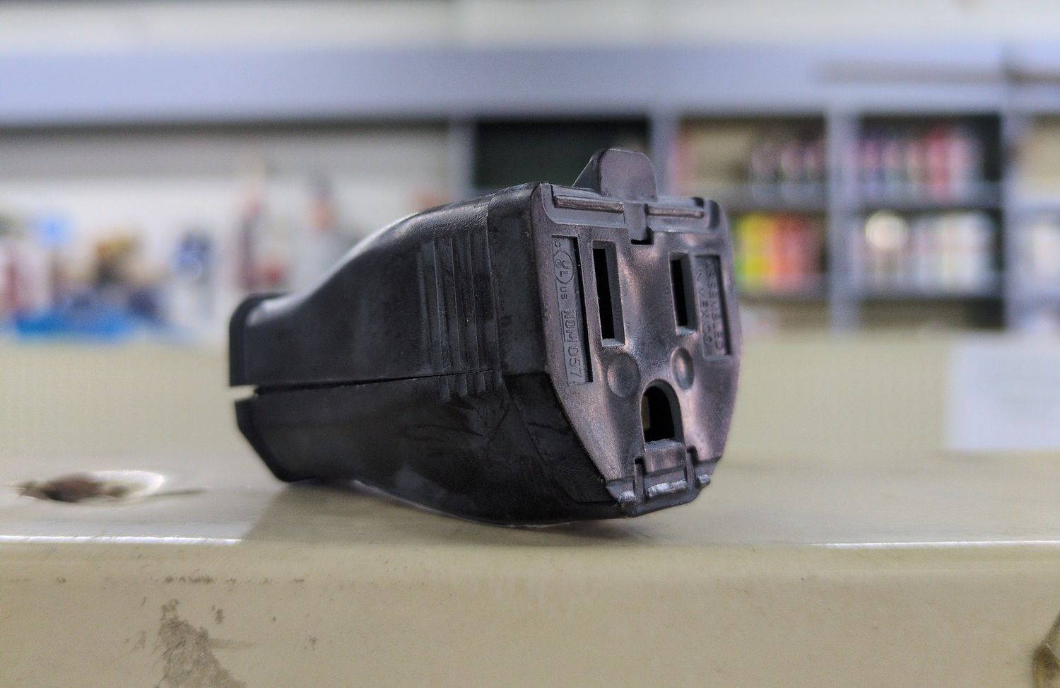 000-3W102-00E HINGED OUTLET