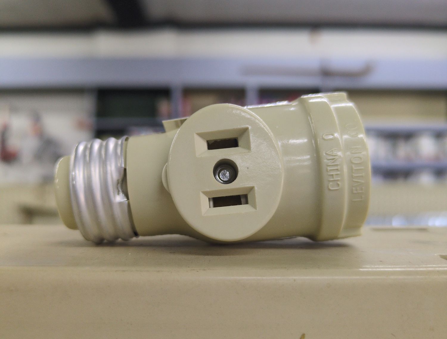 004-01403-00I 2 OUTLET SOCKET ADAPT