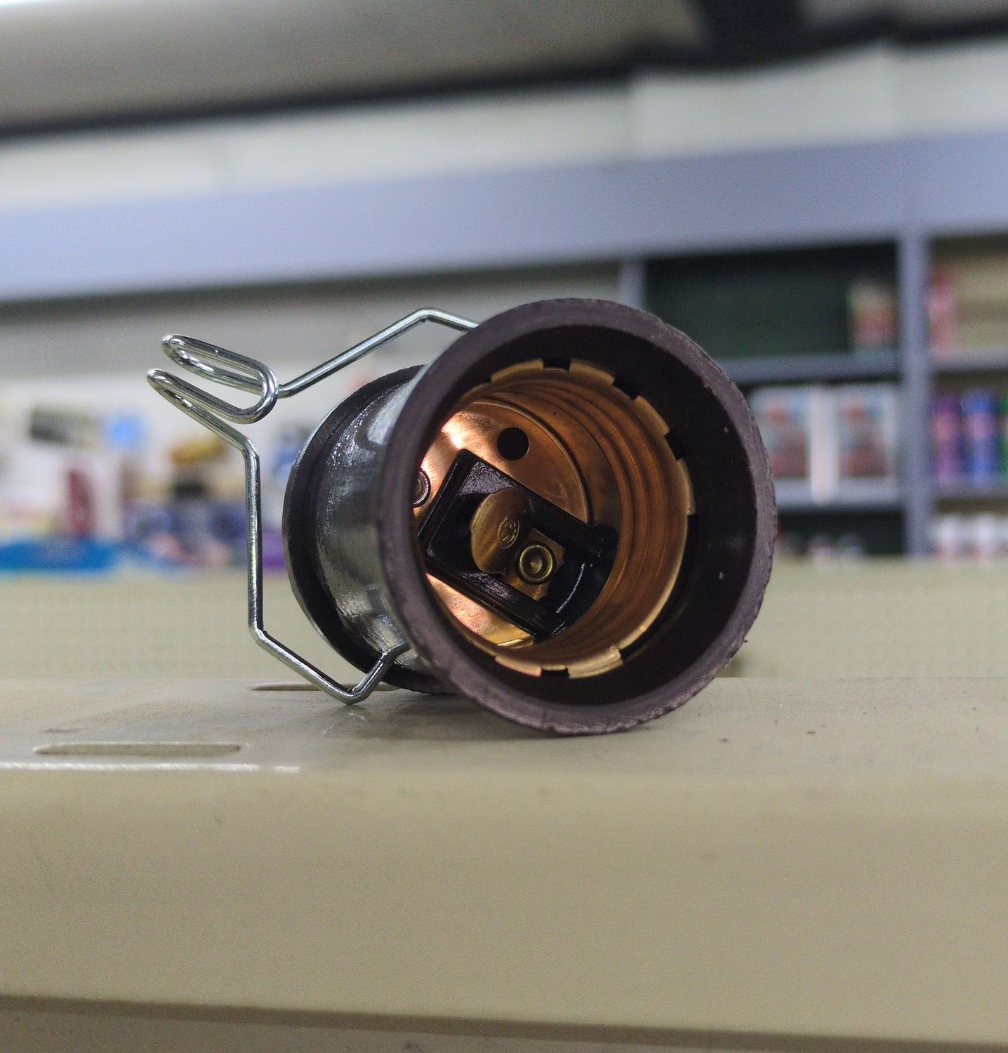 001-00167-000 KEYLESS LAMPHOLDER