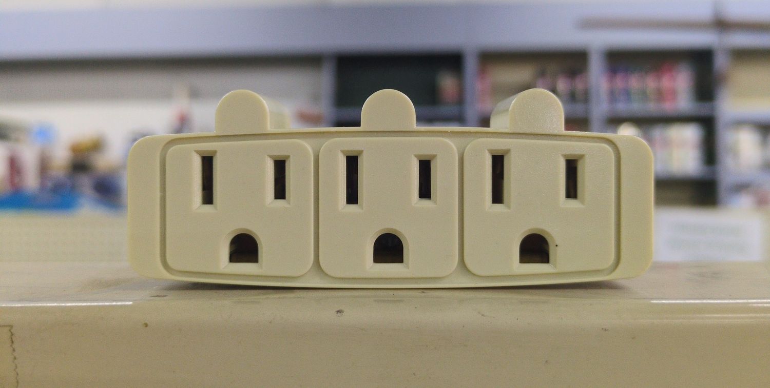 009-00697-00I GROUNDING TRIPLE ADAP