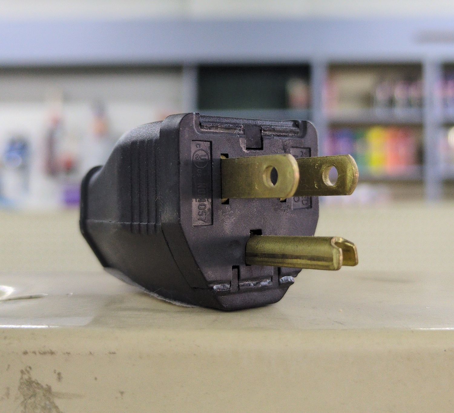 000-3W101-00E HINGE PLUG BK