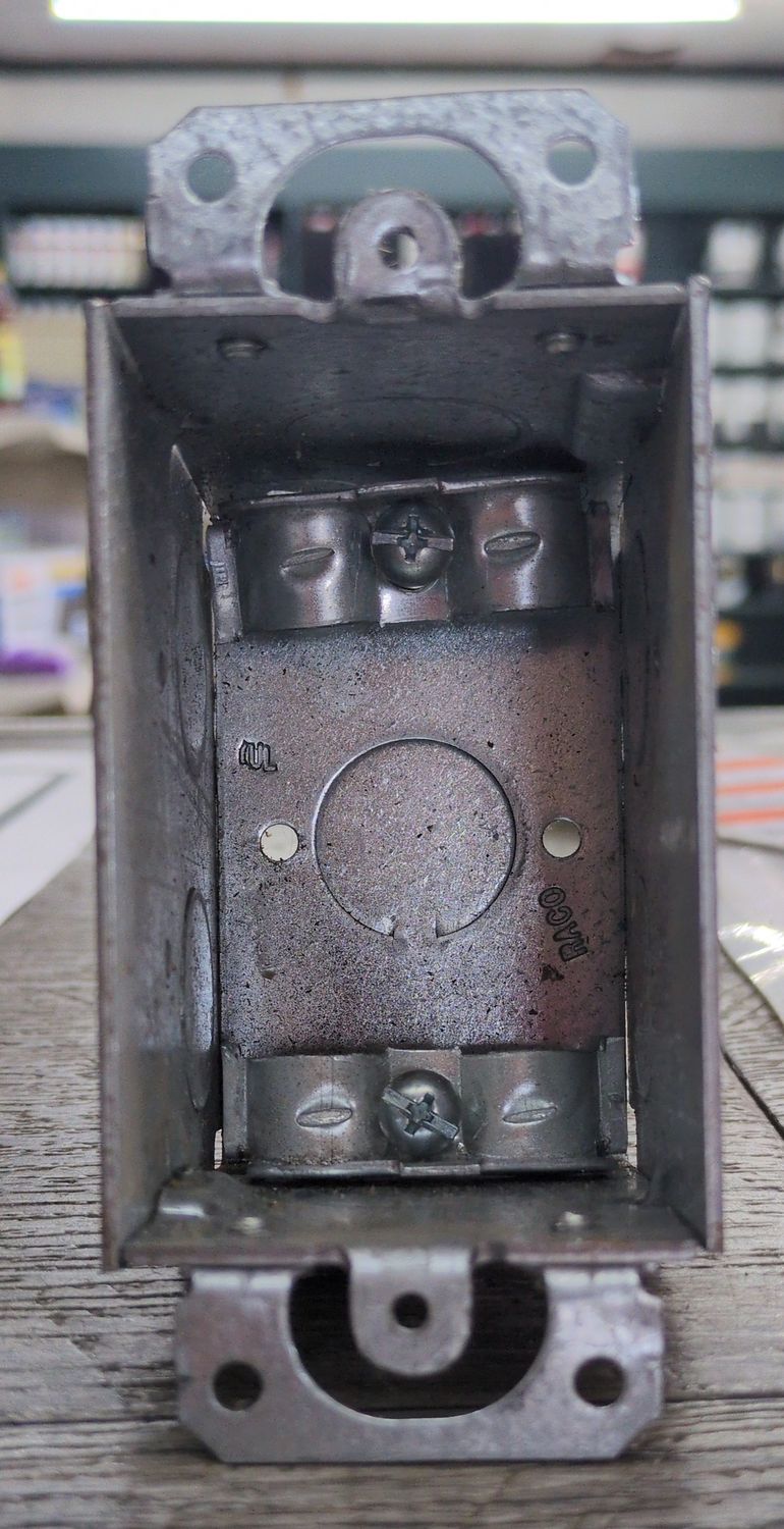 567 3" PLASTER EARS SWITCH BOX