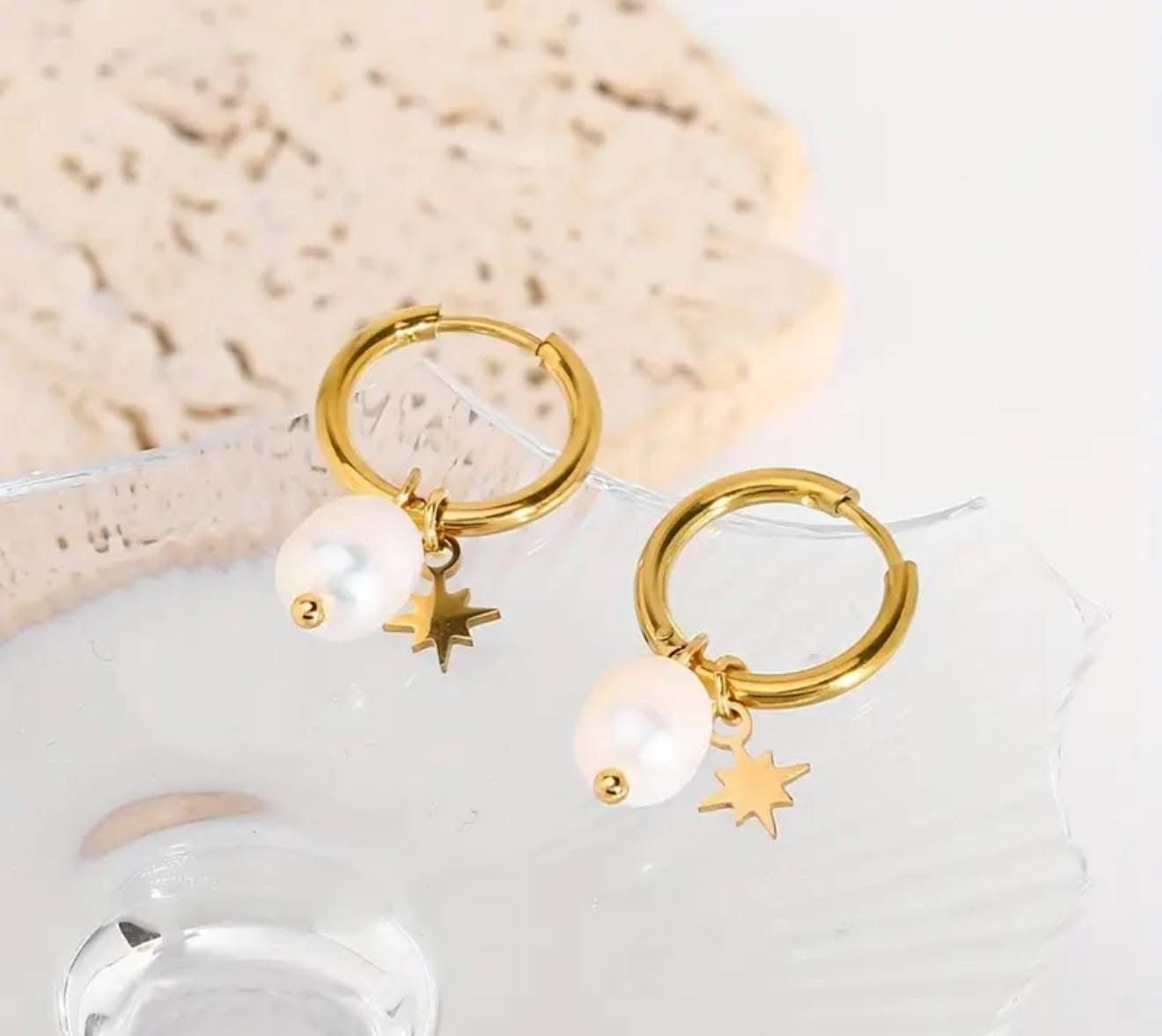Elegant &amp; Sexy Golden-Plated Stainless Steel Star Pendant Earrings with Freshwater Pearl