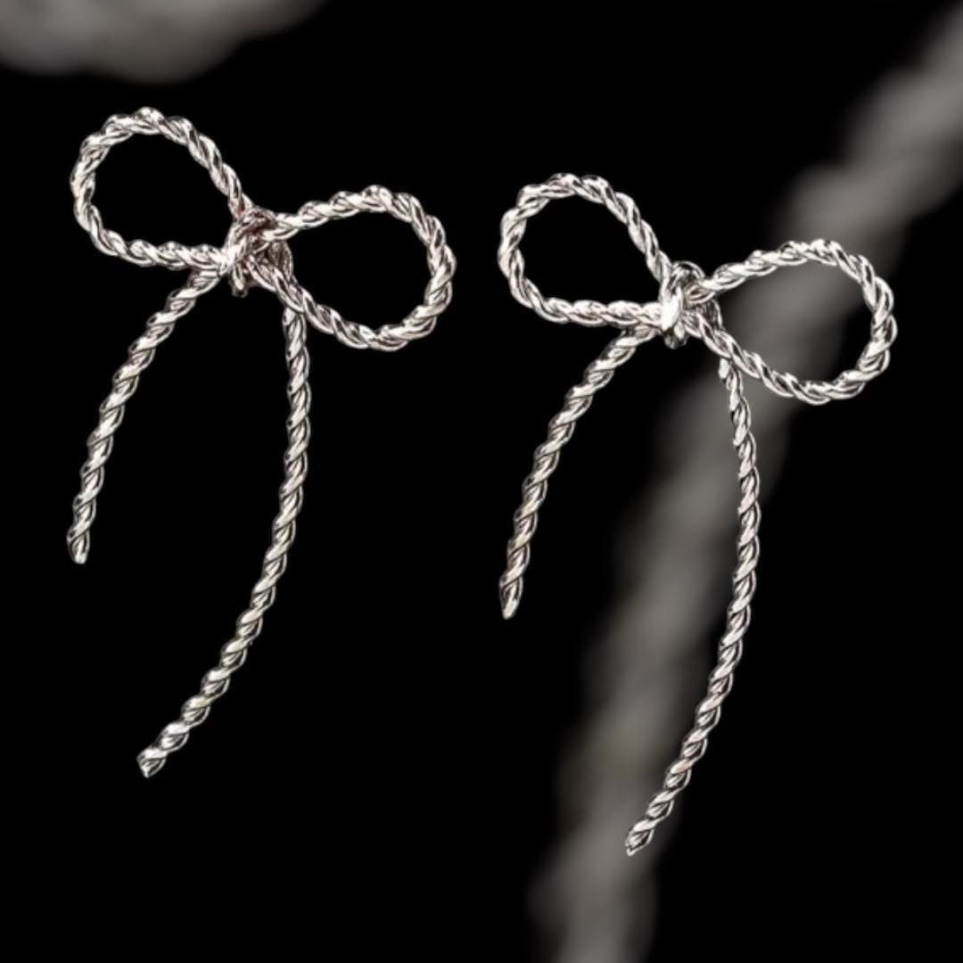 Trendy bow earring silver