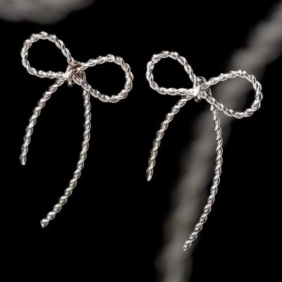 Trendy bow earring silver