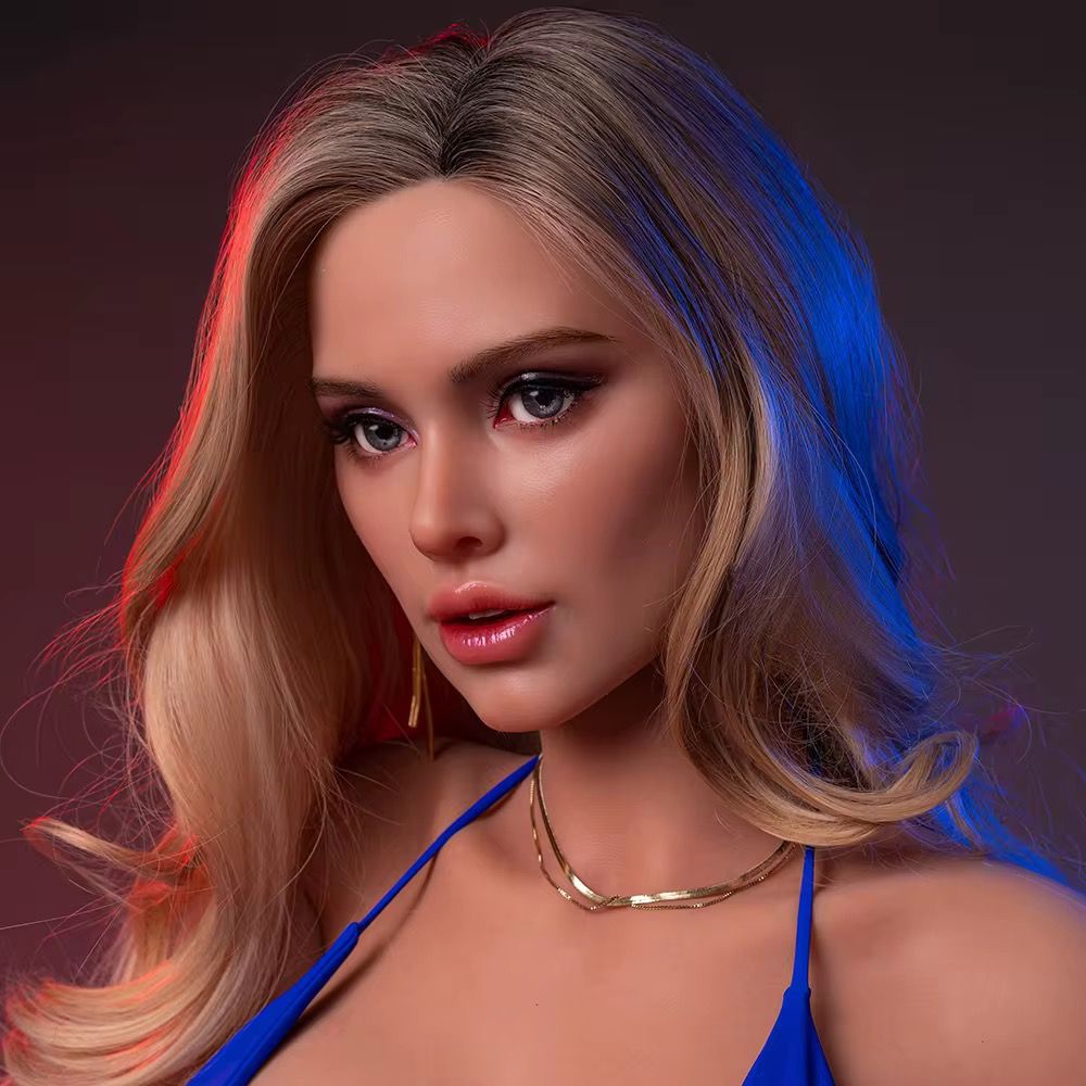 Vanessa King — 24 — Los Angeles, USA