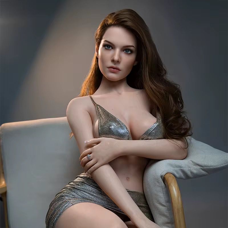 Eva Morgan — 23 — Cardiff, UK