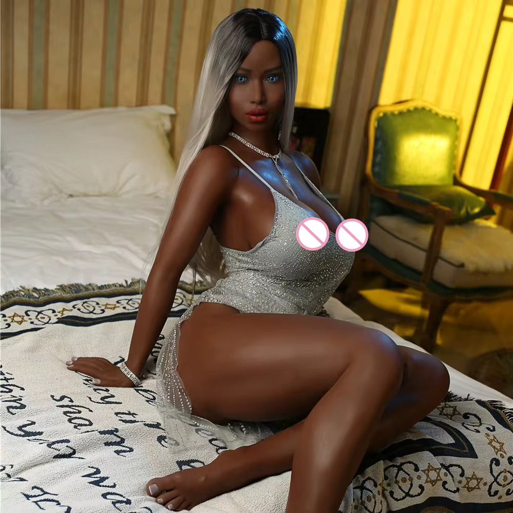 Amara Johnson — 25 — Baltimore, USA