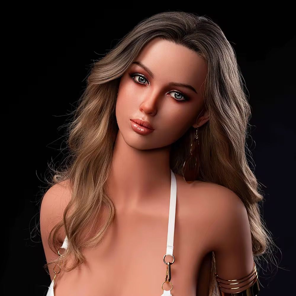 Alyssa Moore — 21 — Denver, USA