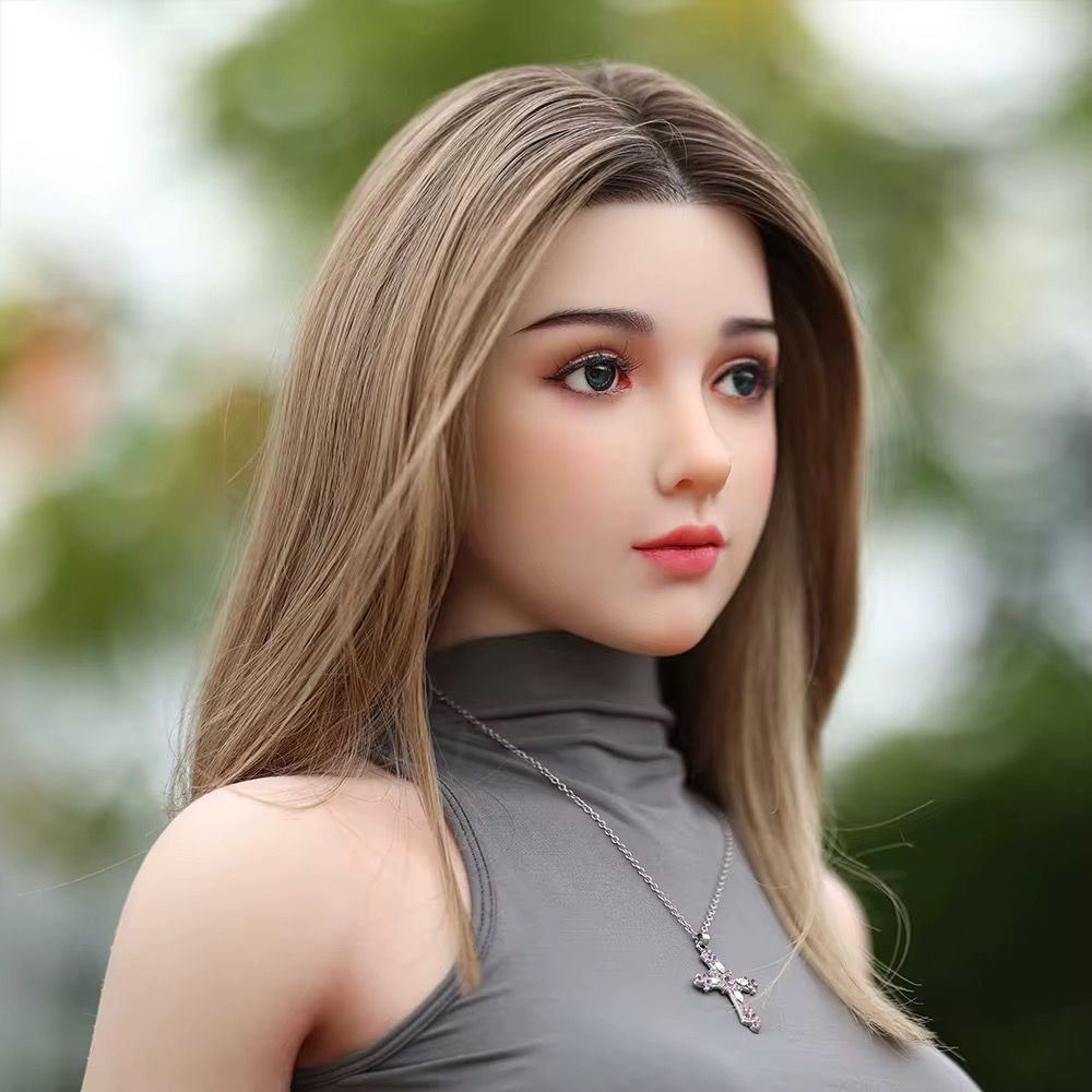 Klara Svensson — 19 — Malmö, Sweden