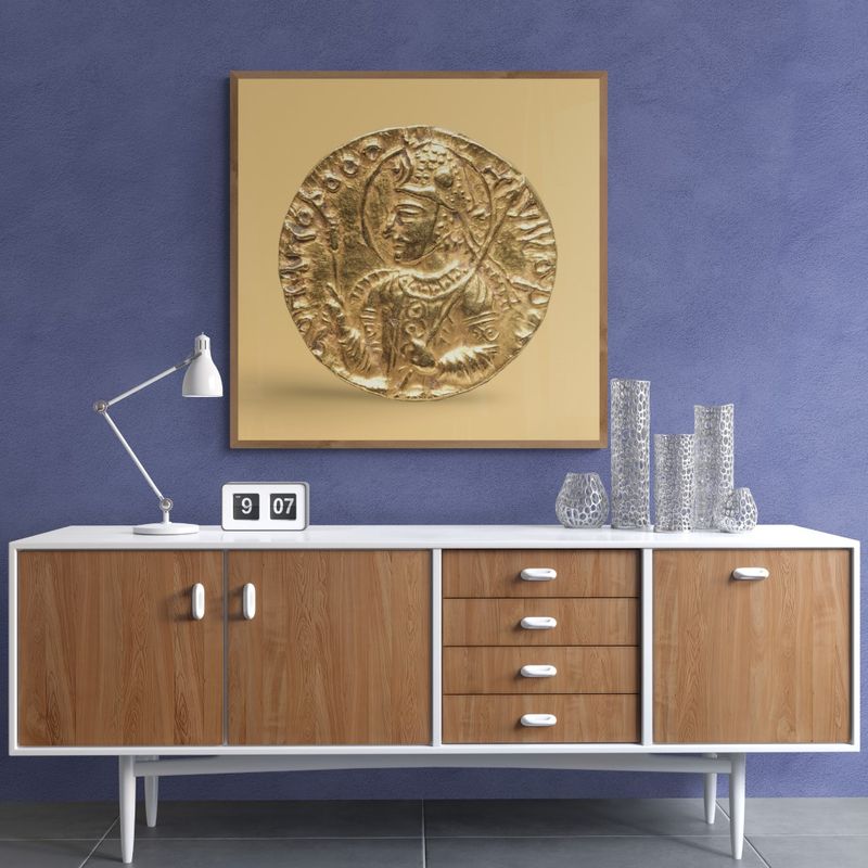 India – Golden coin with the image of king Havishka. Mathura Kashan period, 2th-century