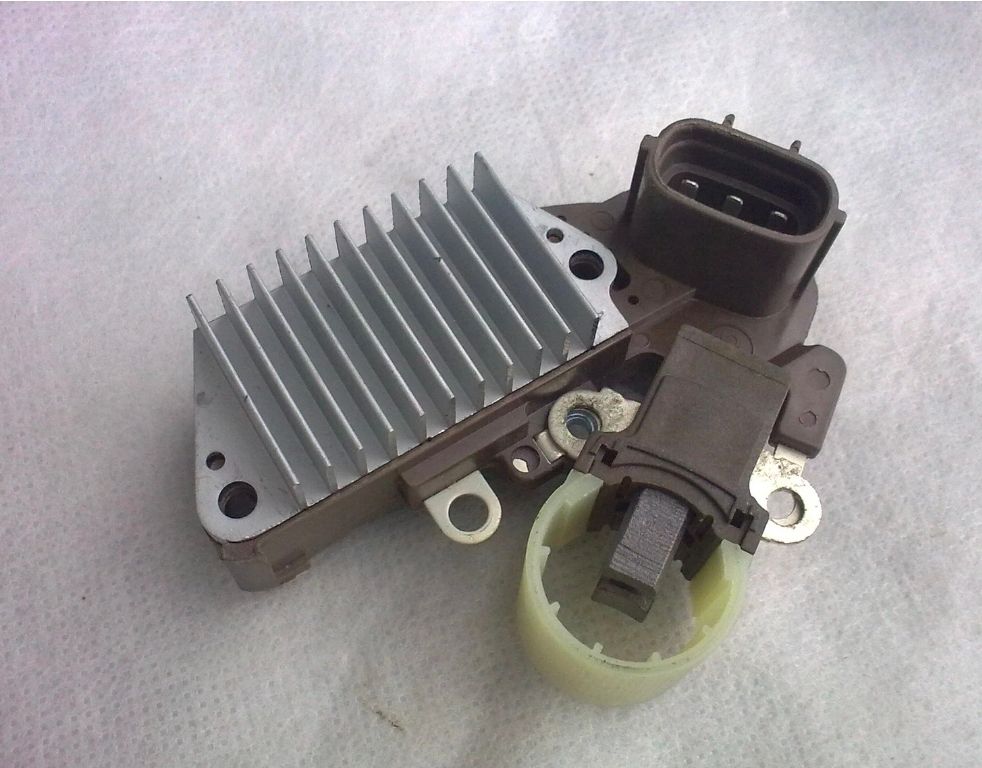 LANDROVER DISCOVERY TD5 DENSO ALTERNATOR REGULATOR &amp; BRUSHBOX 100213-2391 &amp; 2530