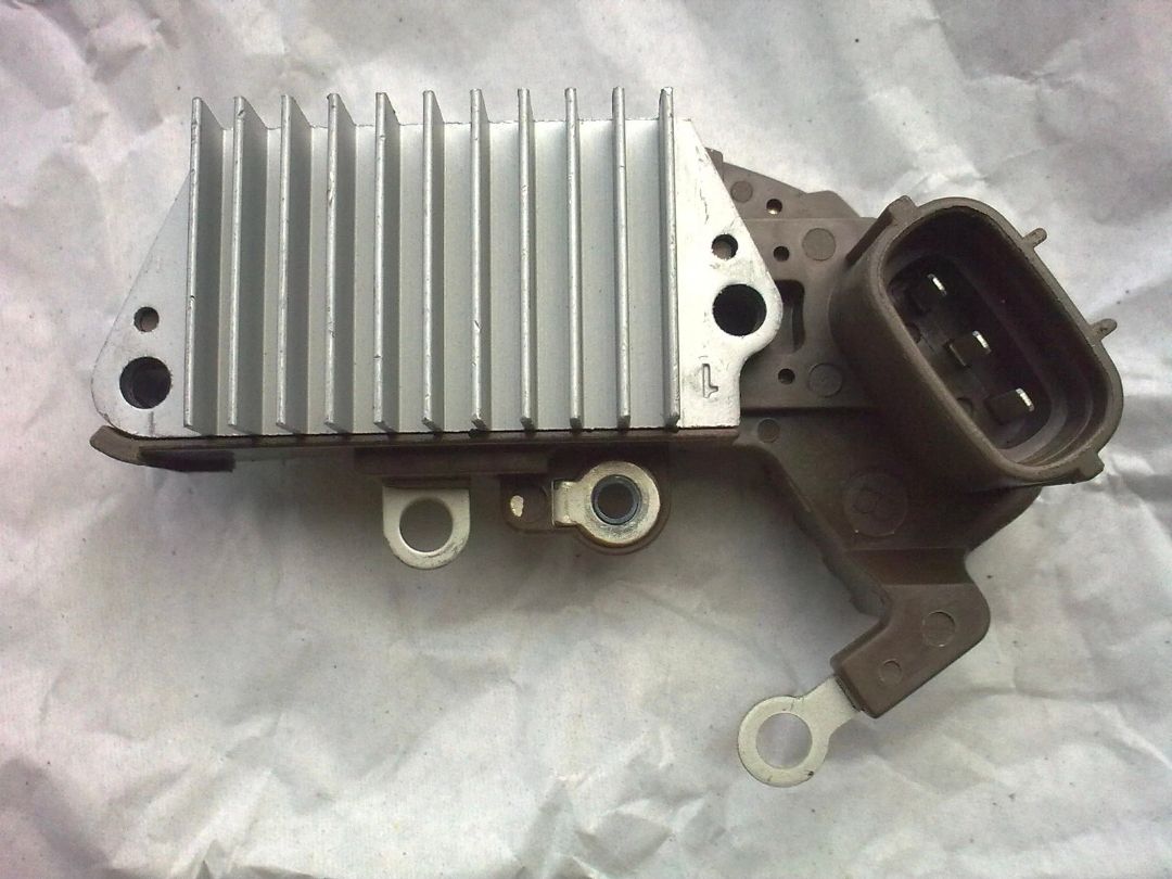 LANDROVER DEFENDER TD5 2.5 DIESEL DENSO ALTERNATOR REGULATOR   100213-2391 &amp; 2530