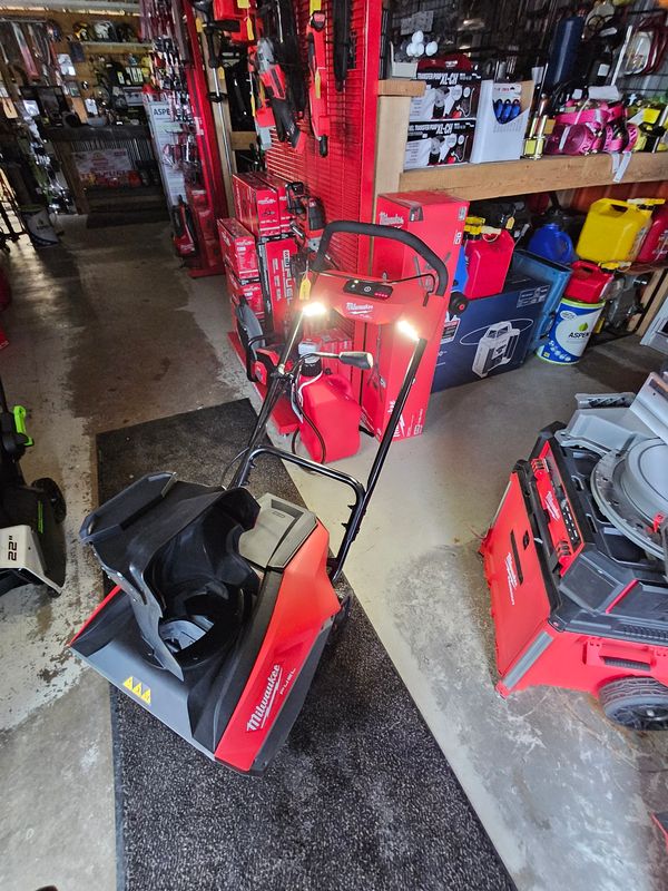 M18 FUEL™ 21" Auger Propelled Dual Battery Single Stage Snow Blower Kit