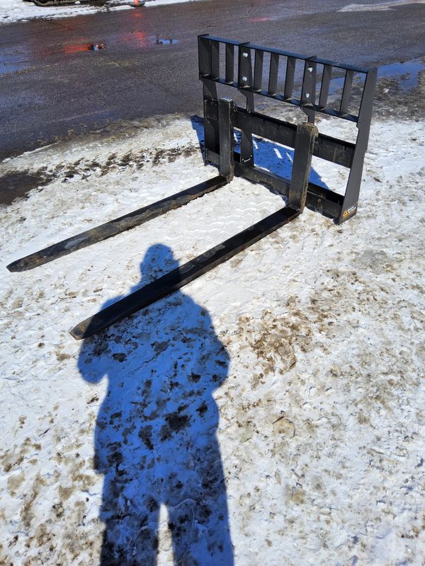 Quick attach skid steer pallet forks 48'' & 60'' Quick attach skid steer pallet forks 48'' & 60''