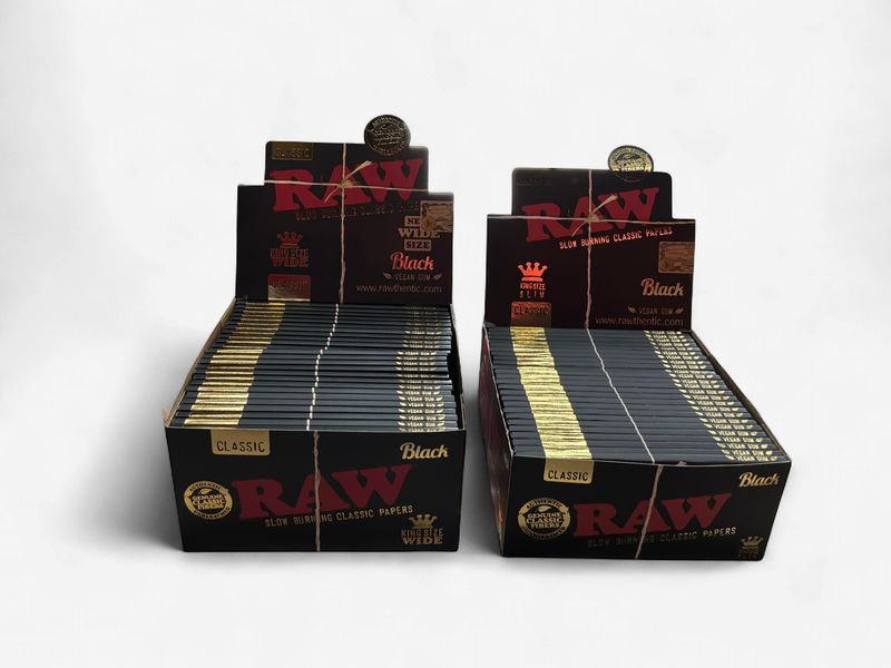 RAW Authentic Rolling Papers Classic King Size - Black