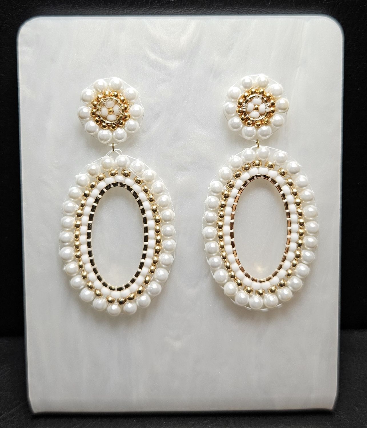 Perlenohrringe oval einteilig mit Perlenstecker