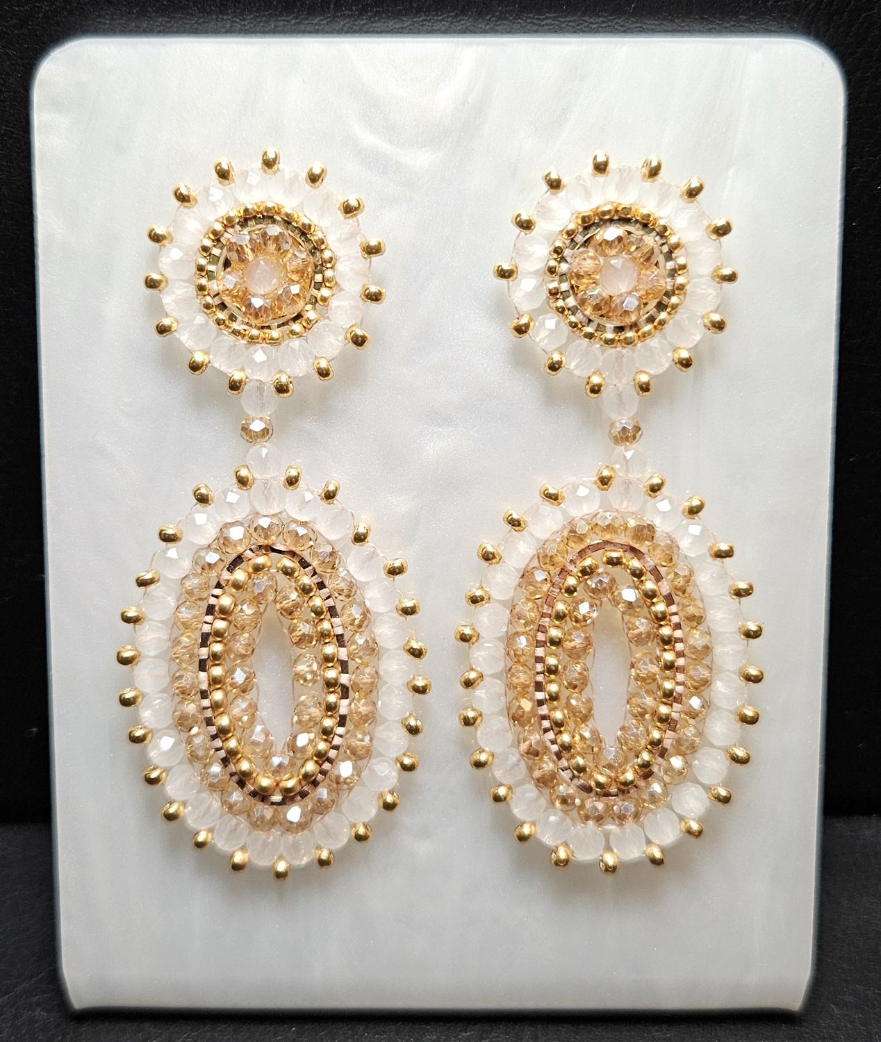 Perlenohrringe oval einteilig mit Perlenstecker