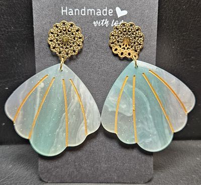 Polymerohrringe mit Blumenstecker