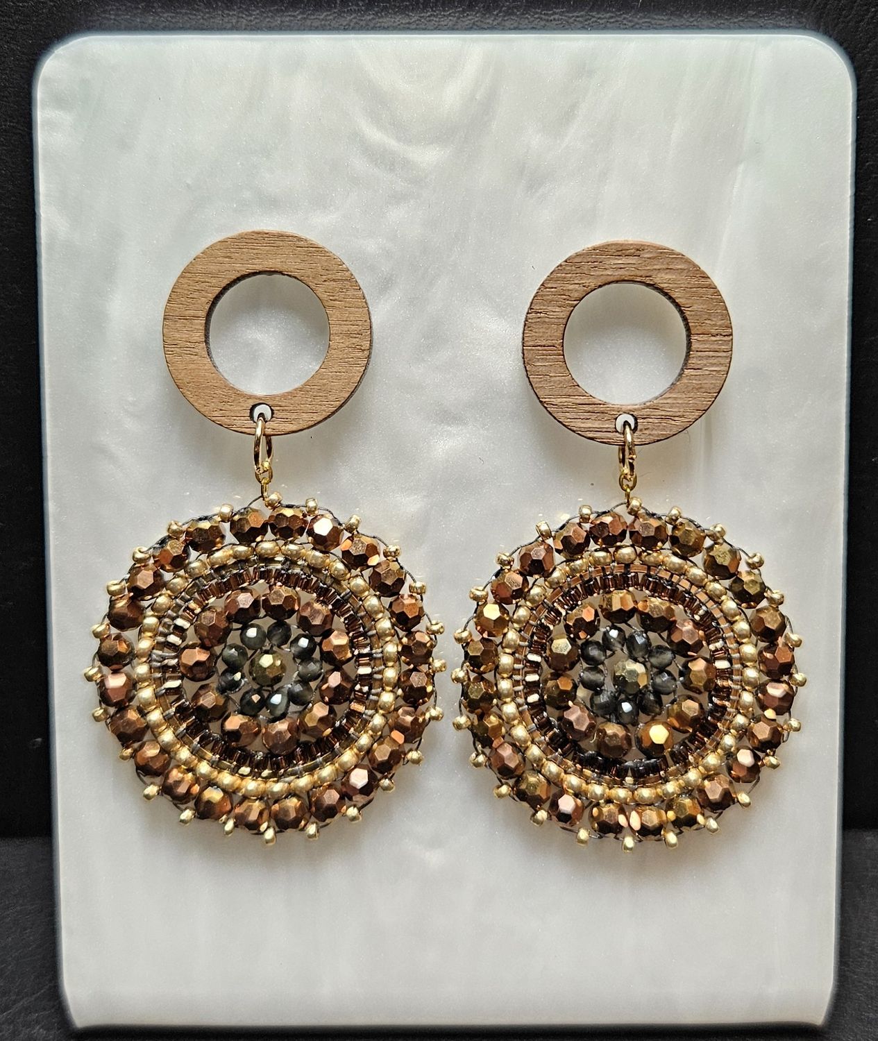 Perlenohrringe einteilig mit Holzstecker rund