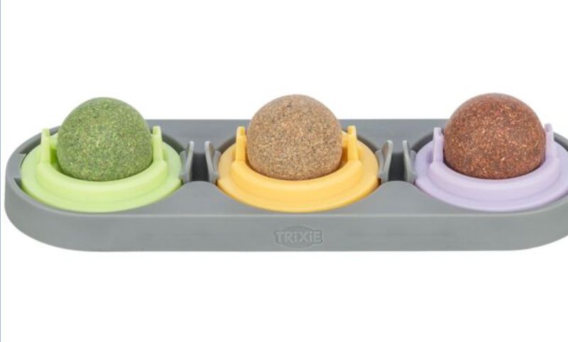 TRIXIE Triple Flavor Lick & Play Station for Cats, Catnip, Silvervine, Gall Fruit