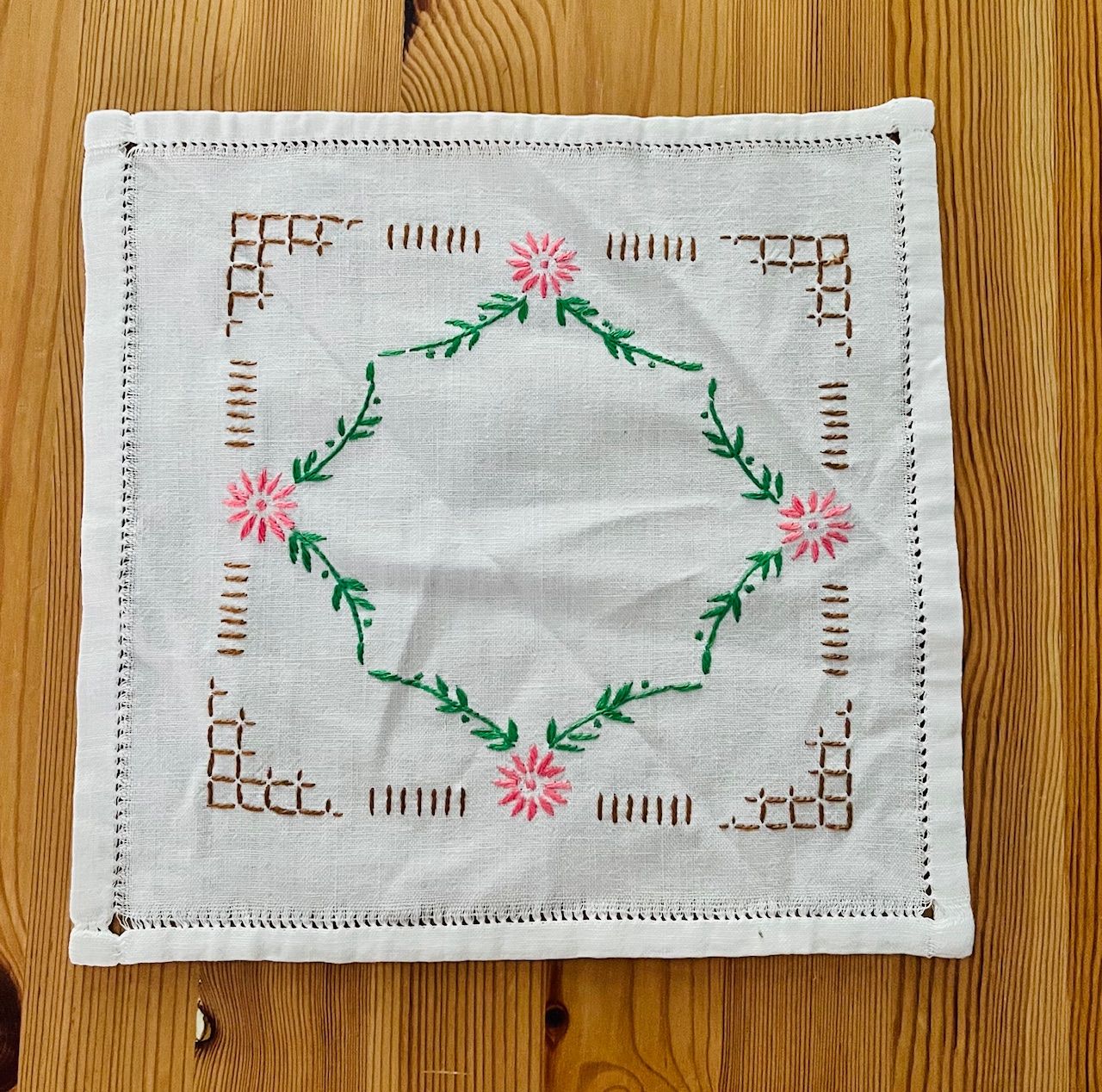 Serwetka z różowymi kwiatkami