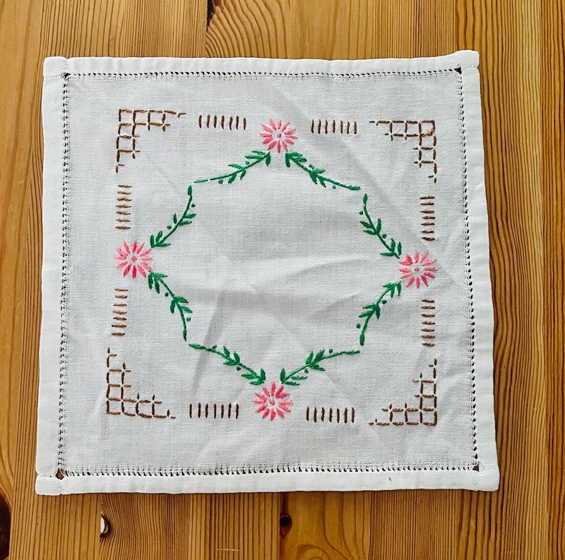 Serwetka z różowymi kwiatkami