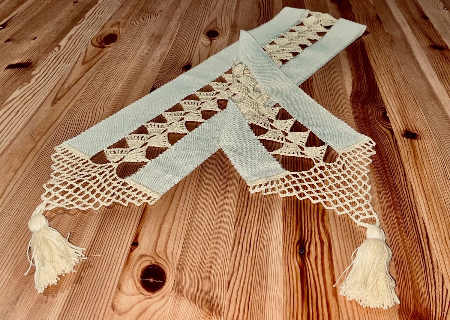 Żółty bieżnik z frędzlami