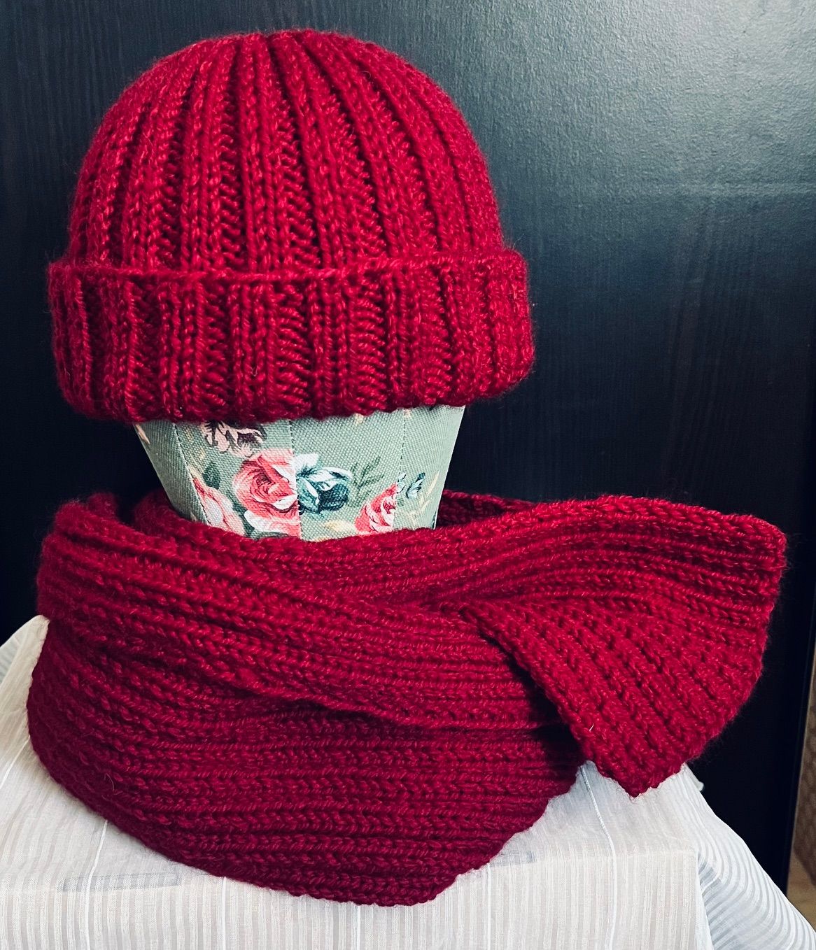 Bordowy zestaw z wełny owczej