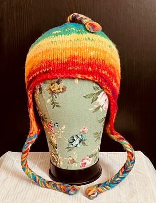 Tęczowa czapka (R1039)