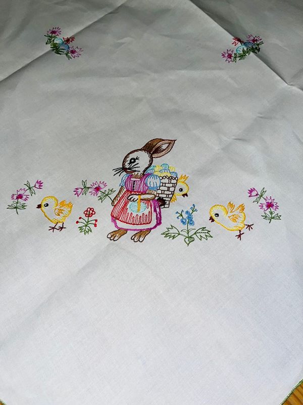 Obrusik królisia i pisklaki