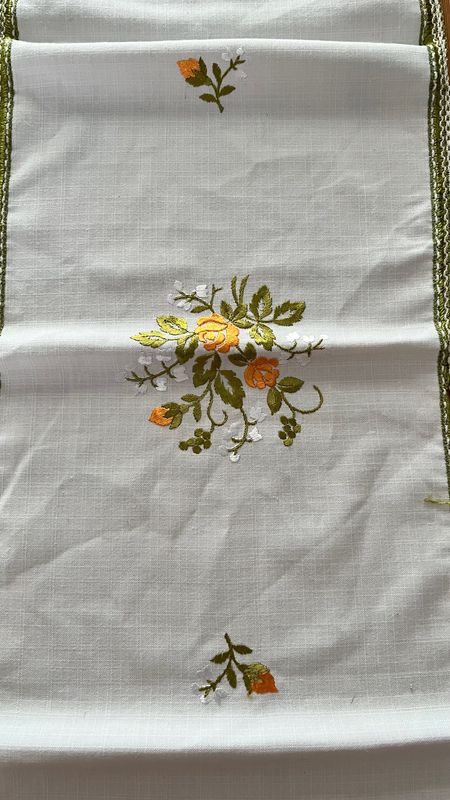 Bieżnik złote róże