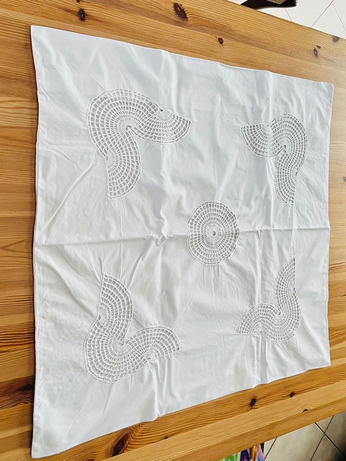 Poszewka z szydełkową koronką